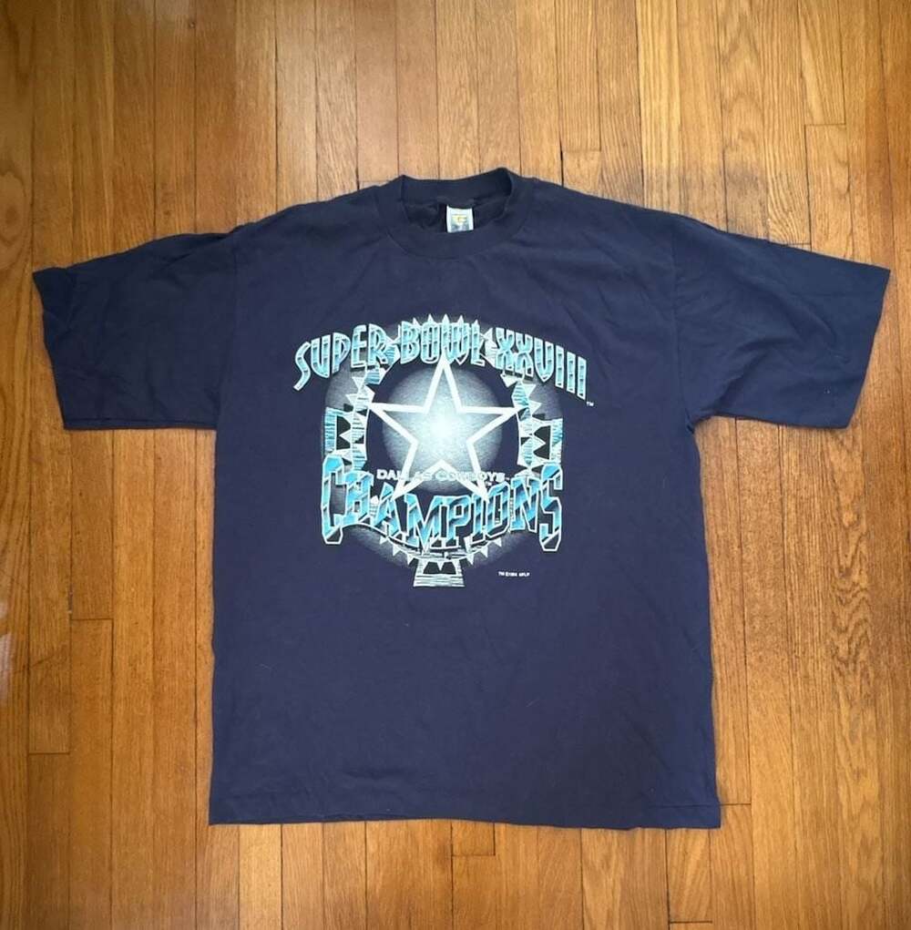 Vintage 1990s Dallas Cowboys Super Bowl Champions Graphic T-Shirt
